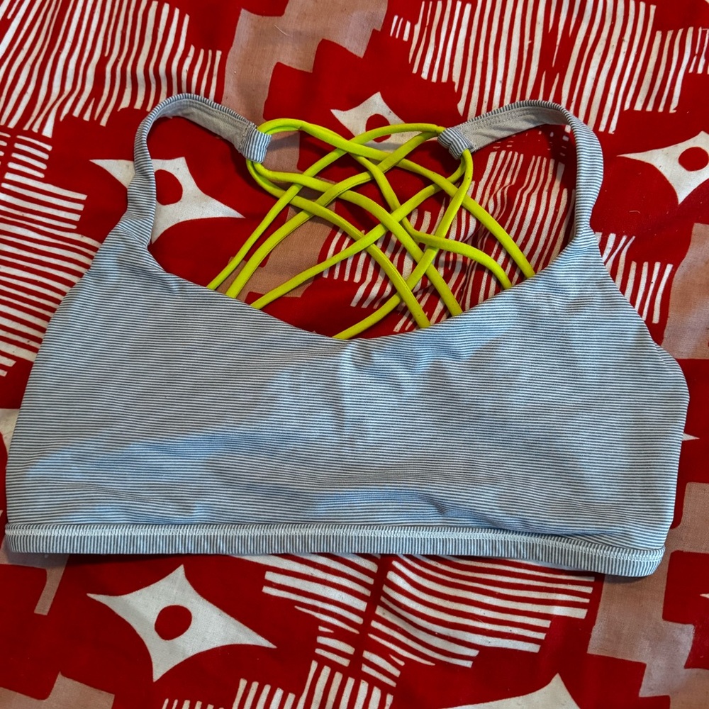 Lululemon free to be bra